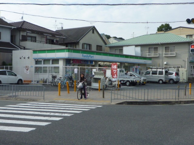 津々山グリーンハイツⅠ コンビ二：ファミリーマート富田林津々山台店　229m