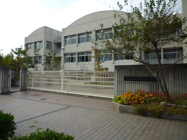 津々山グリーンハイツⅠ 中学校：富田林市立明治池中学校　313m