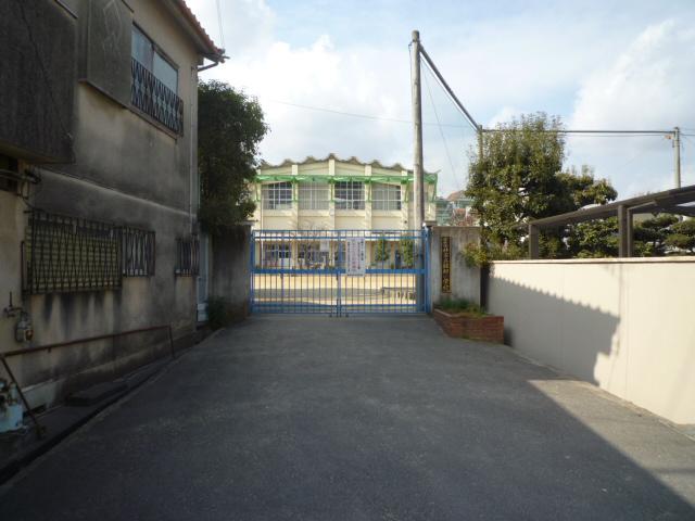 パークハイツC棟 小学校：富田林市立錦郡小学校　242m