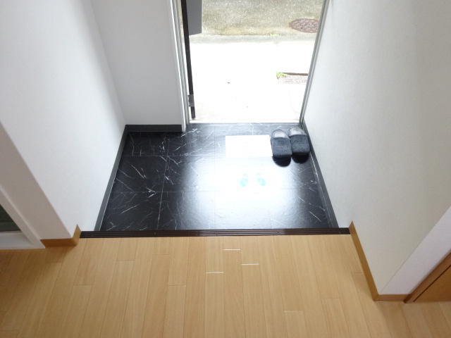 谷マンション 玄関_339_22_10.jpg