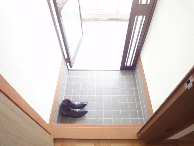 高橋ハイツ 玄関_339_599_4.jpg